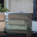 Pläd rolled fringes Green Marble mohair