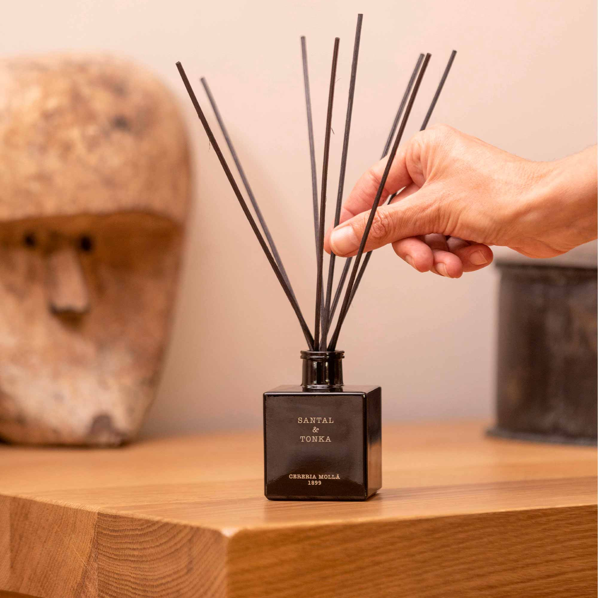 Doftpinnar 100 ML. SANTAL & TONKA