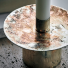 Ljusstake antikmässing rund hög set om två