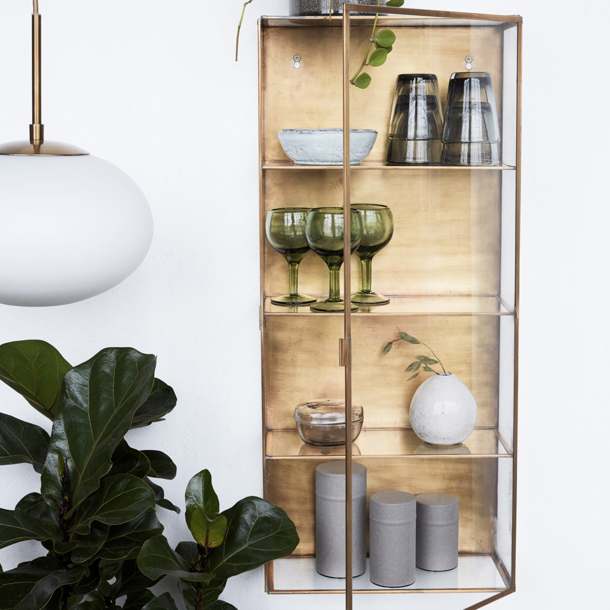 Väggskåp glas och mässing 3 hyllplan