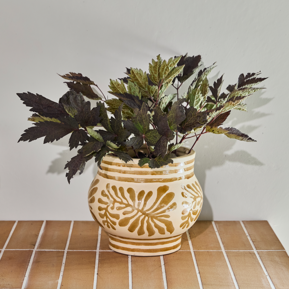 Kruka med gult mönster