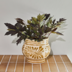 Kruka med gult mönster