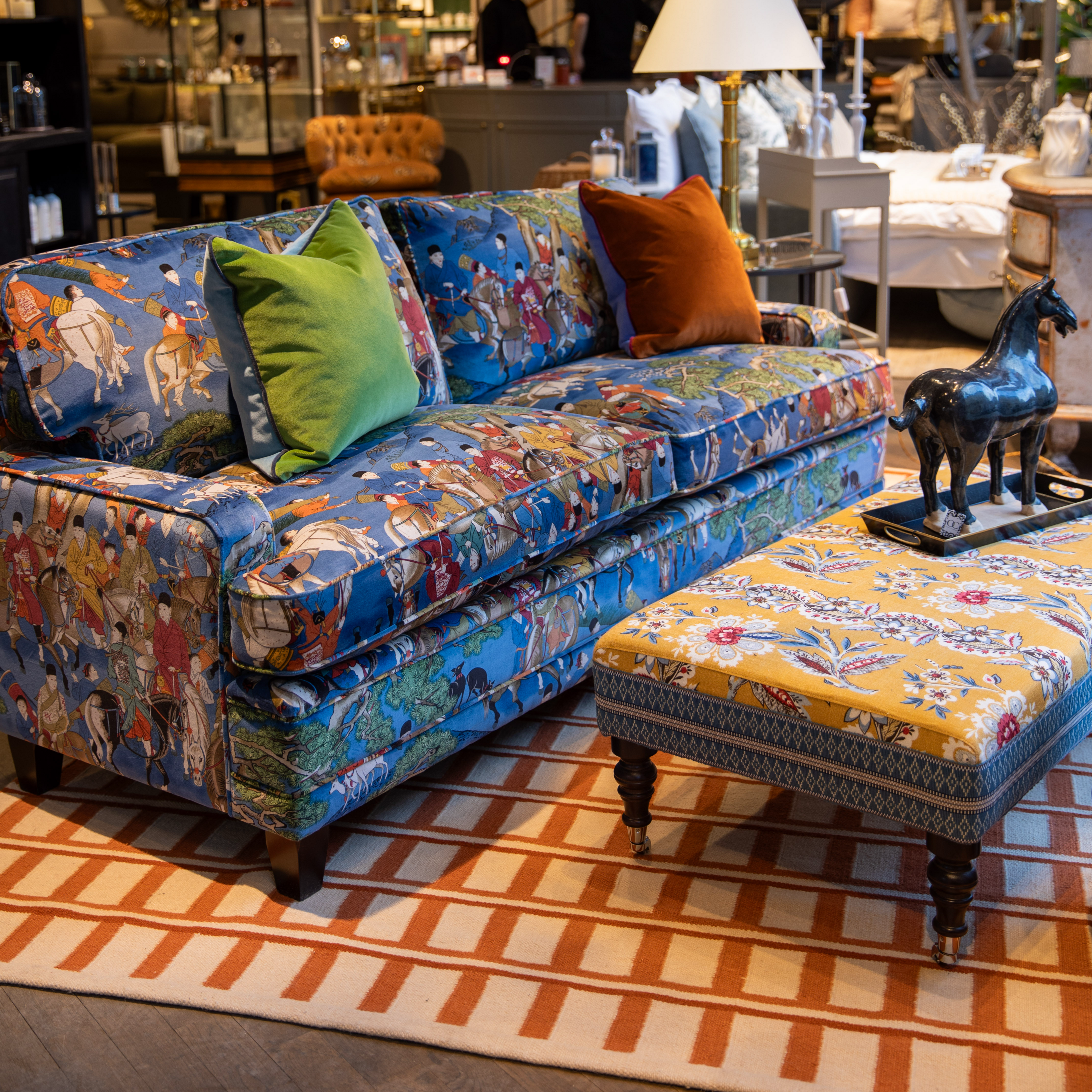 Soffa Drottningholm 3 sits