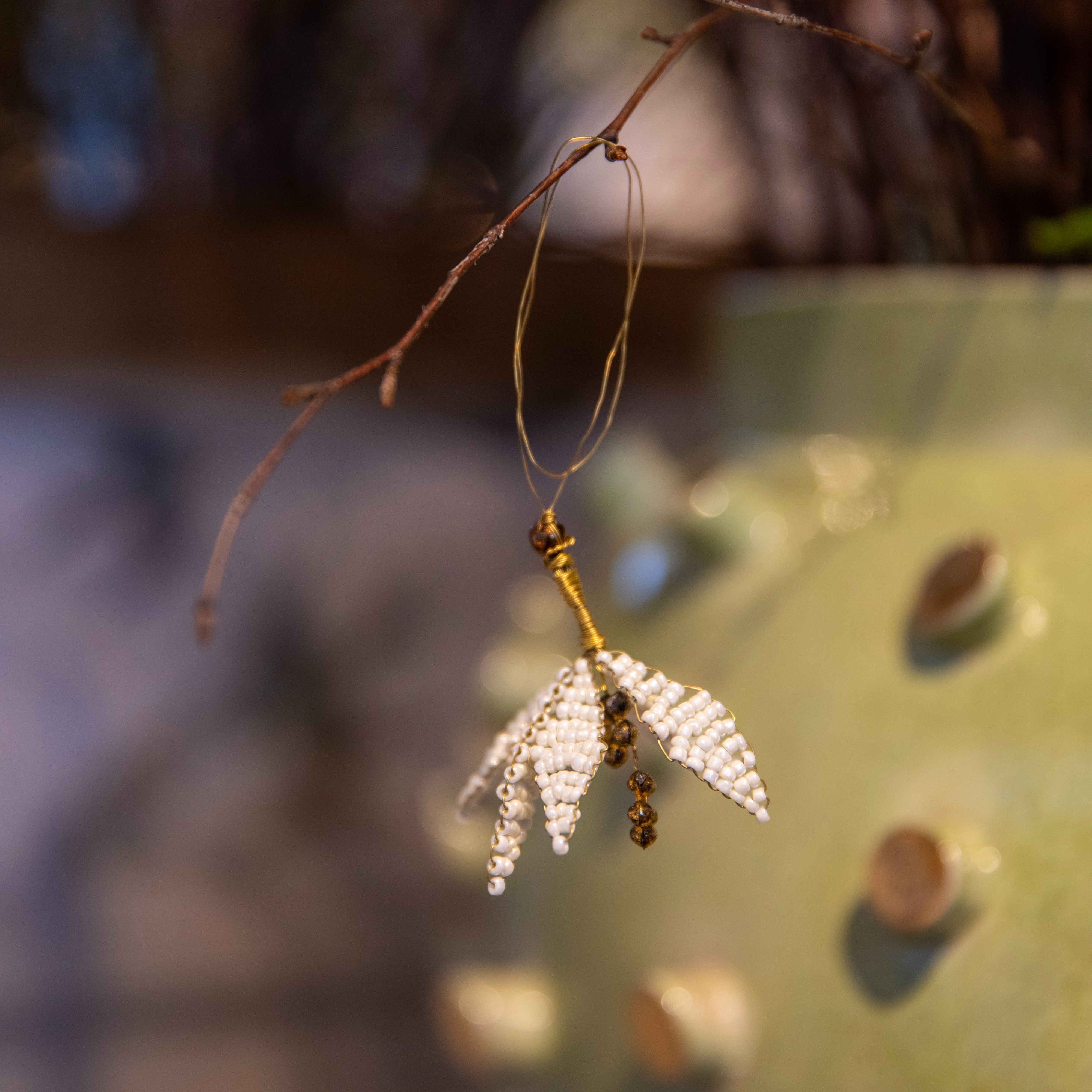 Påskhänge klocka vit pärla set om tre