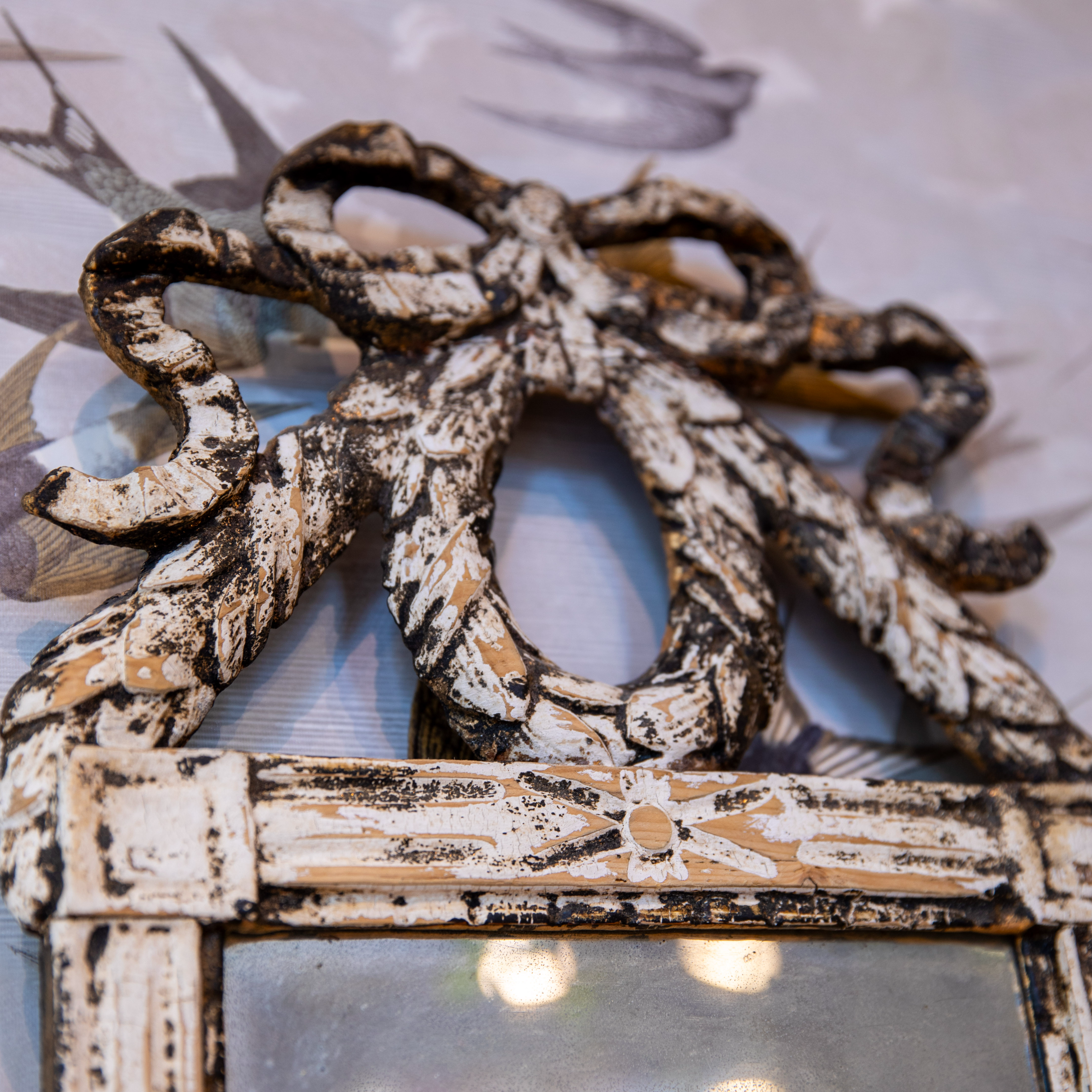 Spegel trä med rosett 1780 tal